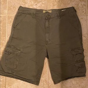 Men’s Wrangler Cargo Shorts / Sz 36